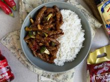 בקר ברוטב צ’ילי ואורז בסגנון סיני