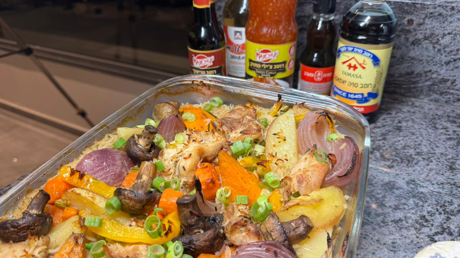 פרגיות, אורז וירקות בתיבול אסייתי בתבנית אחת