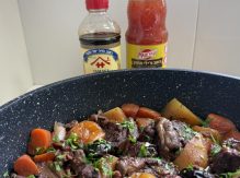 תבשיל בקר עם פירות יבשים