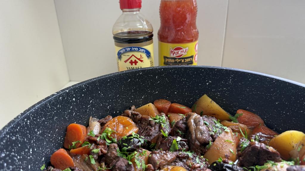 תבשיל בקר עם פירות יבשים