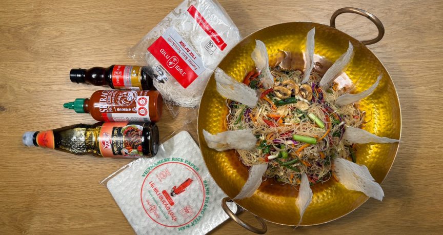 סלט אטריות אורז אסיאתי לכל המשפחה